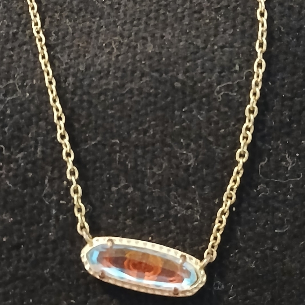 Elegant Gold Necklace with Blue Gemstone